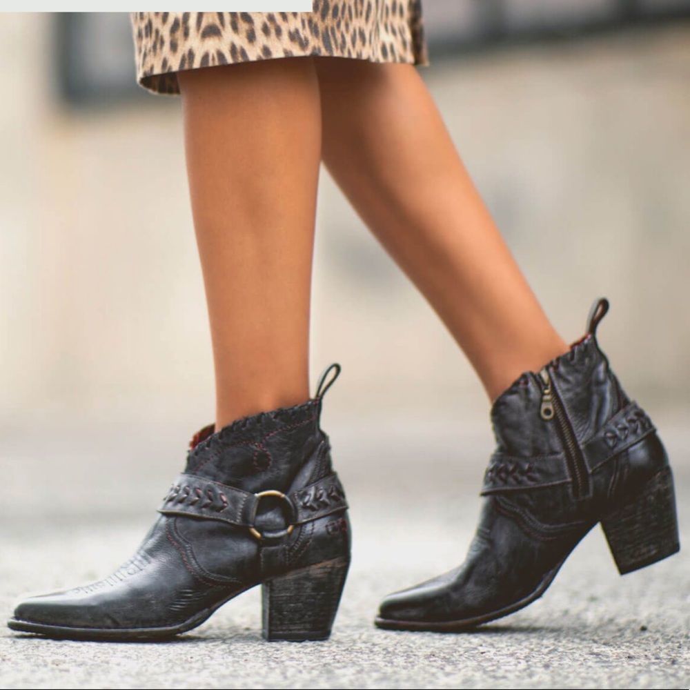 Bed Stu Tania Boots in Black Scarlet Rustic Women’s Size 7.5 they run small !